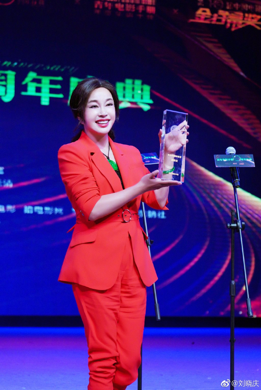 Ngã ngửa nhan sắc đời thực khác xa ảnh chỉnh sửa của Võ Mỵ Nương Lưu Hiểu Khánh: Đầy di chứng thẩm mỹ! - Ảnh 1. Ngã ngửa nhan sắc đời thực khác xa ảnh chỉnh sửa của Võ Mỵ Nương Lưu Hiểu Khánh: Đầy di chứng thẩm mỹ! - Ảnh 1.