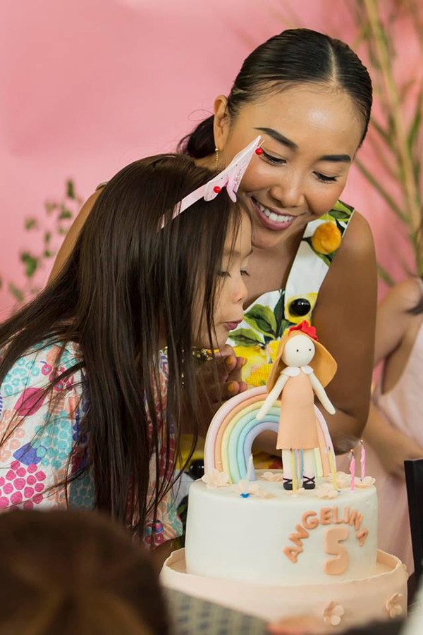 Sol là con gái đầu lòng của vợ chồng Đoan Trang và doanh nhân Johan Wicklund. Cô nhóc có gương mặt đáng yêu, rất thông minh, lém lỉnh và có thể nói thành thạo tiếng Việt, tiếng Anh. Vợ chồng Đoan Trang mở tiệc mừng con gái tròn 5 tuổi - 7