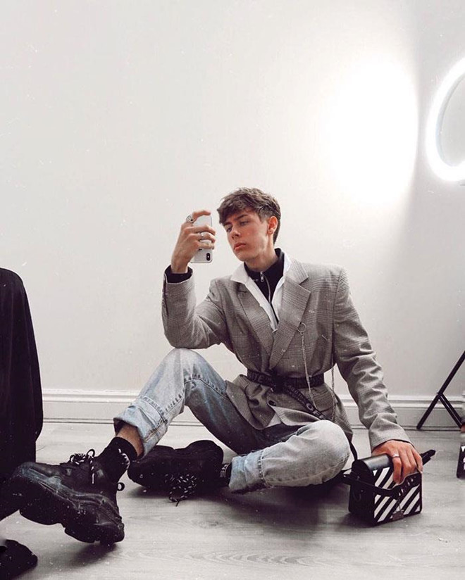 Chang trai gia sang chanh tren mang va cai ket ai cung phai tram tro hinh anh 3 