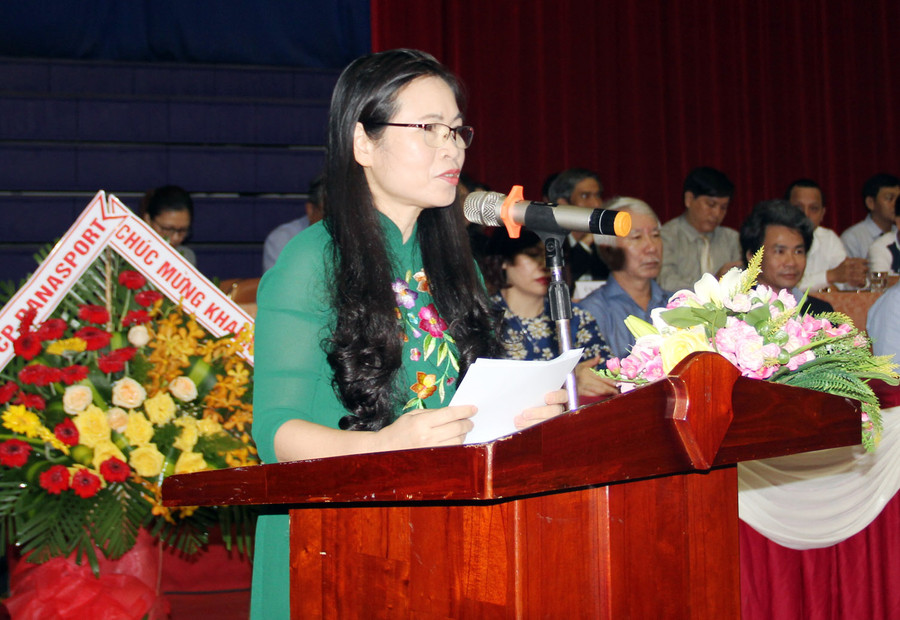 Bà Nguyễn Thị Bích Hợp - Phó Chủ tịch Công đoàn Giáo dục Việt Nam phát biểu khai mạc giải