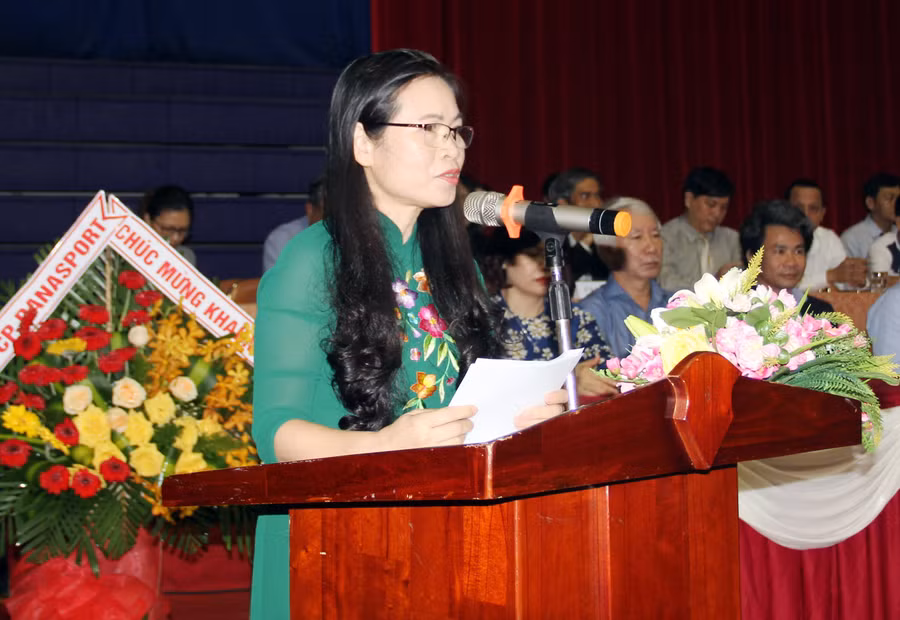 Bà Nguyễn Thị Bích Hợp - Phó Chủ tịch Công đoàn Giáo dục Việt Nam phát biểu khai mạc giải