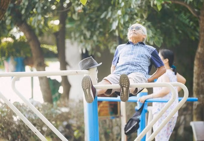 NgÆ°á»i HÃ&nbsp; Ná»i táº­p thá» dá»¥c ven Há» TÃ¢y