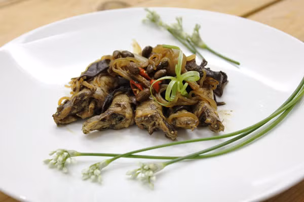 cá bống dừa chưng tương