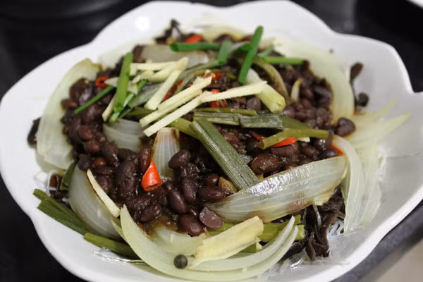 cá bống dừa chưng tương