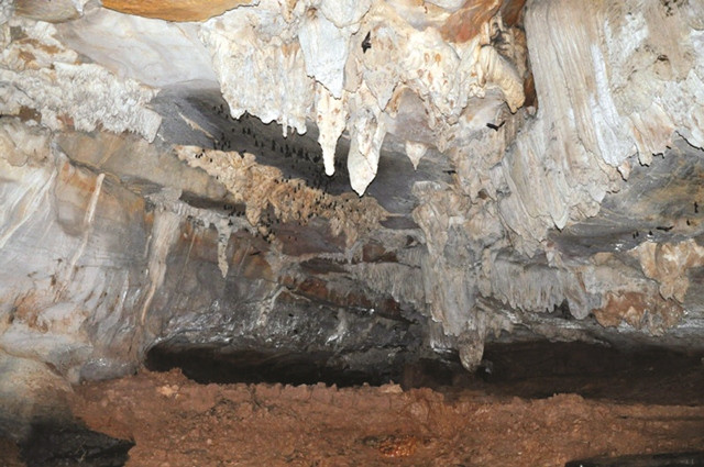 Mỗi hang động ẩn chứa những huyền thoại