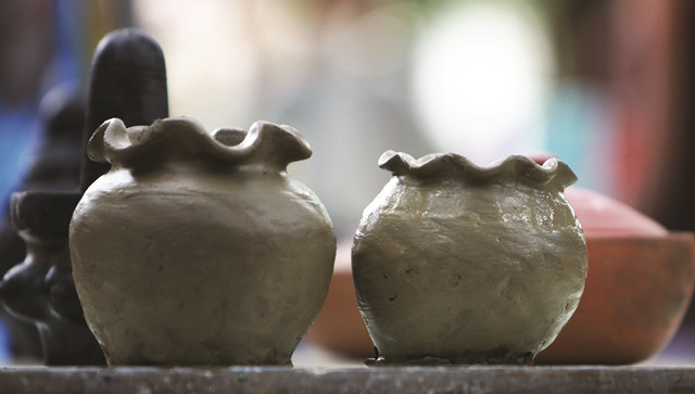 Gốm bàu Trúc là làng gốm cổ nhất Đông Nam Á, nổi tiếng với sản phẩm gốm thủ công và kỹ thuật nung gốm độc đáo mang đậm nét văn hóa Chăm không thể trộn lẫn