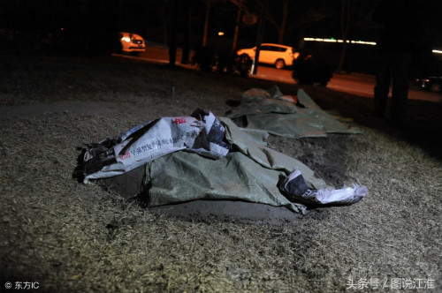 Hồi tháng 6, "đại bản doanh" của bà bị truyền thông chú ý. Cái cống bị niêm phong. Mới đây bà Mã được chính quyền sắp xếp một nơi ở mới và được làm việc trong căng tin Viện dưỡng lão của thị trấn. Hồi tháng 6, đại bản doanh của bà bị truyền thông chú ý. Cái cống bị niêm phong. Mới đây bà Mã được chính quyền sắp xếp một nơi ở mới và được làm việc trong căng tin Viện dưỡng lão của thị trấn.