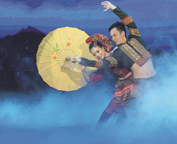 Nghệ sỹ Tuyết Minh trong vở diễn "Mỵ" phỏng theo tác phẩm “Vợ chồng A Phủ” của nhà văn Tô Hoài Nghệ sỹ Tuyết Minh trong vở diễn "Mỵ" phỏng theo tác phẩm “Vợ chồng A Phủ” của nhà văn Tô Hoài