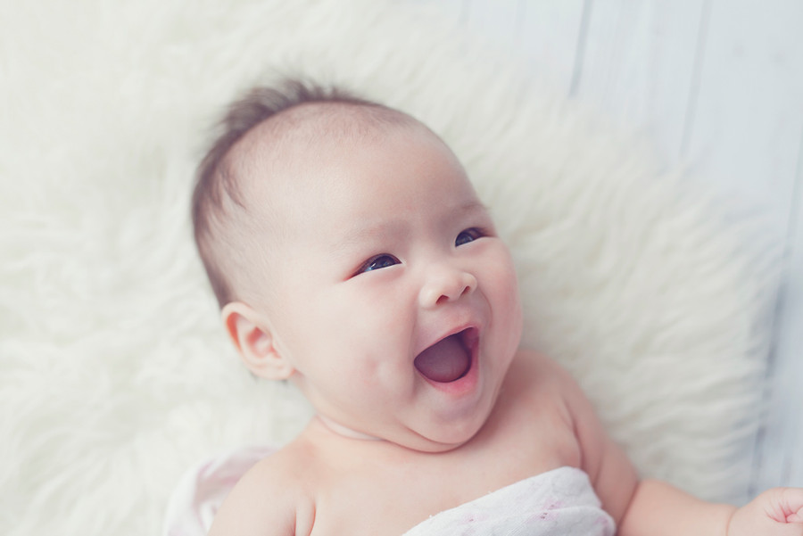 Mẹ nên ăn gì để con có má lúm đồng tiền