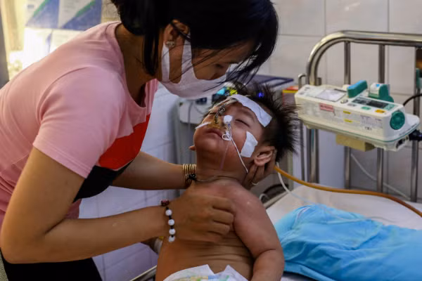 Đêm cấp cứu trong tâm dịch sởi và tay chân miệng