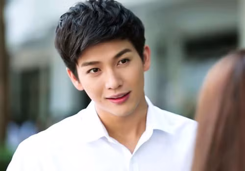 Lần đầu tiên nghe anh bảo chụp hộ anh tấm ảnh khi cùng đi ăn nhà hàng mà tôi á khẩu vì sốc. (Ảnh minh họa).