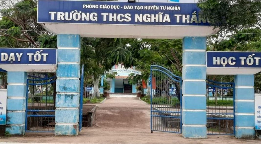 Vụ việc nghi xảy ra ngay trong trường.