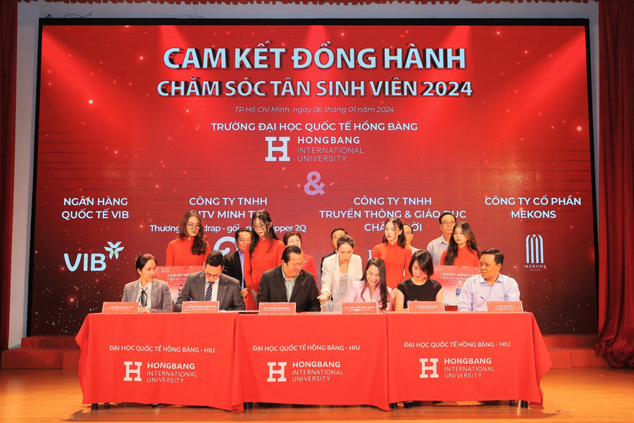 Đại diện HIU và các doanh nghiệp ký kết để triển khai chương trình chăm sóc tân sinh viên 2024. Đại diện HIU và các doanh nghiệp ký kết để triển khai chương trình chăm sóc tân sinh viên 2024.