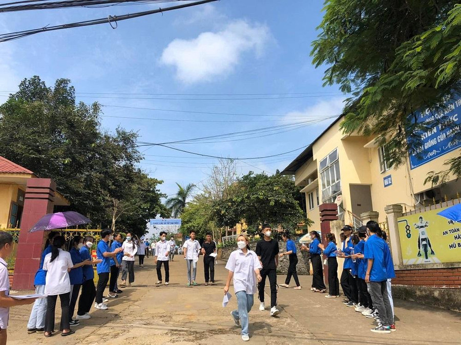 Kết thúc Kỳ thi tốt nghiệp THPT năm 2022 nhiều thí sinh cảm thấy thoải mái, hứng khởi