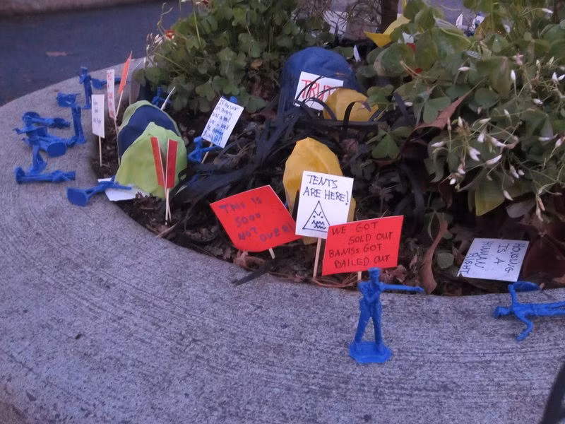 Công viên bé nhất thế giới: rộng chưa đầy 1 mét nhưng được cả thành phố nâng niu-3