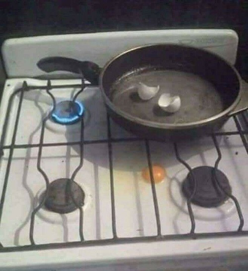 Đừng bao giờ vào bếp khi say.