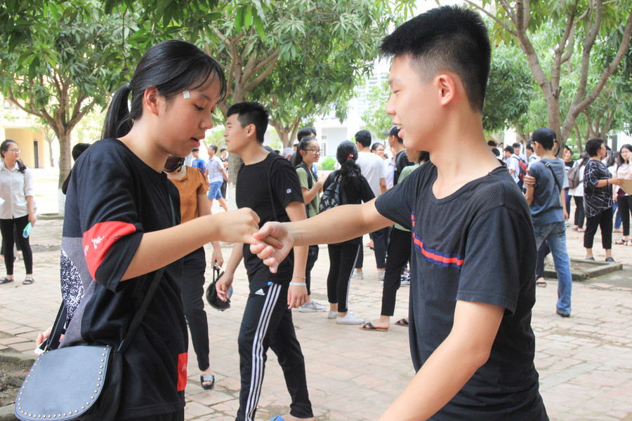 “Ngoắc tay” quyết tâm thi tốt