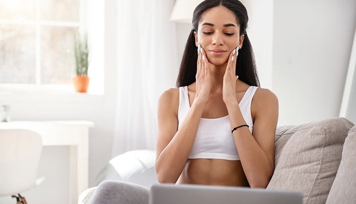 4 động tác massage mặt chuẩn nhất chống lão hóa hiệu quả