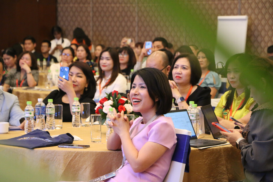 Những chia sẻ của ông Park đều ẩn chứa rất nhiều bài học để các cán bộ quản lý giáo dục có thể học tập. Những chia sẻ của ông Park đều ẩn chứa rất nhiều bài học để các cán bộ quản lý giáo dục có thể học tập.