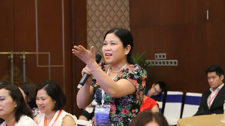 Các đại biểu phía dưới trực tiếp đặt câu hỏi cho HLV Park Hang Seo tại hội thảo. Các đại biểu phía dưới trực tiếp đặt câu hỏi cho HLV Park Hang Seo tại hội thảo.