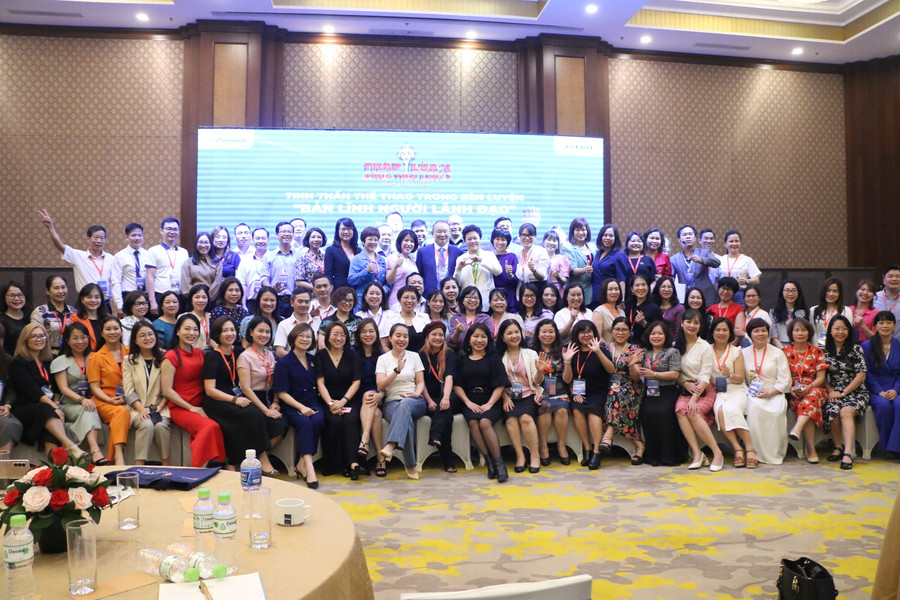 Các đại biểu và khách mời cùng lưu lại những hình ảnh đáng nhớ tại sự kiện. Các đại biểu và khách mời cùng lưu lại những hình ảnh đáng nhớ tại sự kiện.