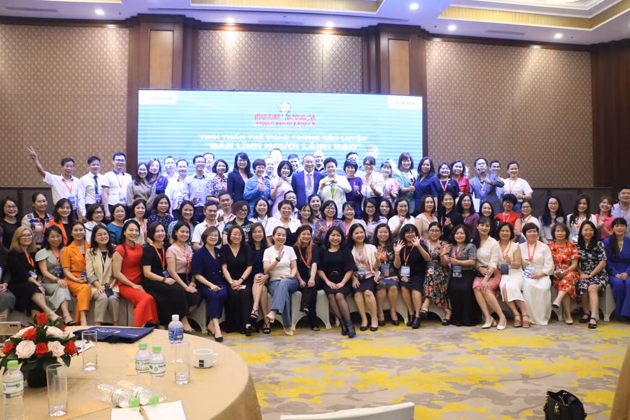 Các đại biểu và khách mời cùng lưu lại những hình ảnh đáng nhớ tại sự kiện.