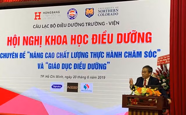 PGS.TS Hồ Thanh Phong-Hiệu trưởng HIU phát biểu khai mạc hội nghị 