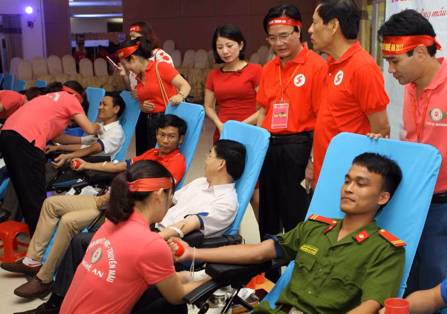 Nghệ An: Hơn 2.000 người tham gia ngày hội “Giọt hồng xứ Nghệ”