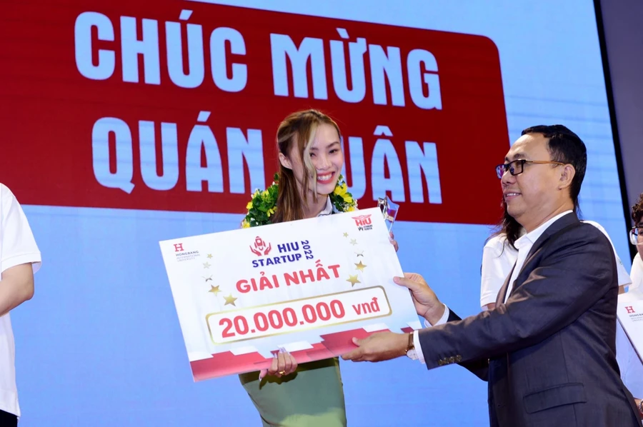 Sinh viên Đoàn Yên Khuyên ngành Quan hệ Quốc tế, HIU - vinh danh cuộc thi Quán quân HIU STARTUP 2022