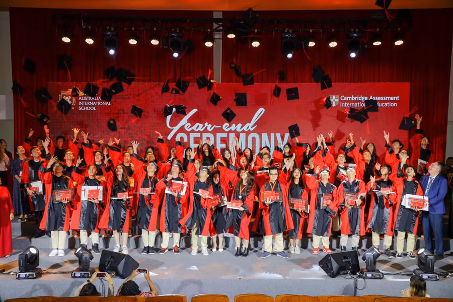 VAS có 25 học sinh lớp 12 đoạt học bổng du học tại Mỹ, Canada, Anh, Úc, Thuỵ Sĩ…với tổng trị giá hơn 52 tỷ đồng