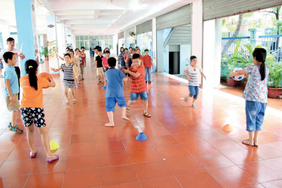 Tăng cường giáo dục kỹ năng sống cho HS nhằm ngăn chặn tình trạng BLHĐ (Ảnh : Sỹ Điền) Tăng cường giáo dục kỹ năng sống cho HS nhằm ngăn chặn tình trạng BLHĐ (Ảnh : Sỹ Điền)