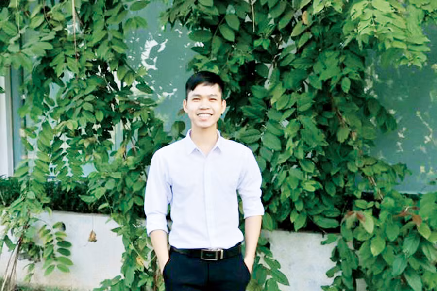 Thầy giáo trẻ Nguyễn Đăng Tuyên. Thầy giáo trẻ Nguyễn Đăng Tuyên.