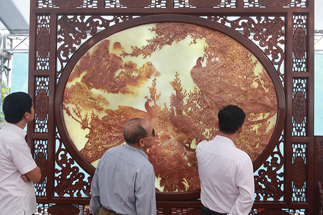 Bức tranh nặng cả tấn, giá vài tỷ khiến ai cũng "choáng" hình ảnh 2 buc tranh nang ca tan, gia vai ty khien ai cung "choang" hinh anh 2