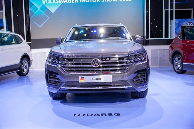 Mẫu xe Touareg trưng bày tại triển lãm VMS 2019 bị phát hiện đã gắn bản đồ định vị có "đường lưỡi bò" phi pháp của Trung Quốc trên xe.