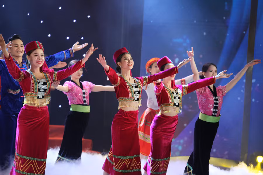 Tiết mục ca nhạc chào mừng Lễ tuyên dương.