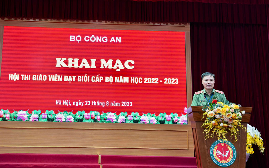 Thiếu tướng, PGS. TS Đỗ Anh Tuấn, Cục trưởng Cục Đào tạo, Bộ Công an phát biểu tại Hội thi. Thiếu tướng, PGS. TS Đỗ Anh Tuấn, Cục trưởng Cục Đào tạo, Bộ Công an phát biểu tại Hội thi.