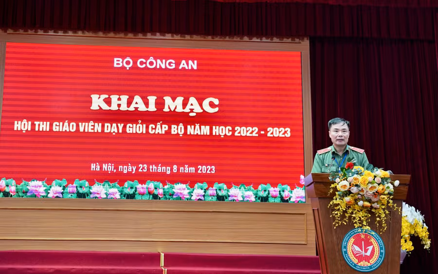 Thiếu tướng, PGS. TS Đỗ Anh Tuấn, Cục trưởng Cục Đào tạo, Bộ Công an phát biểu tại Hội thi.