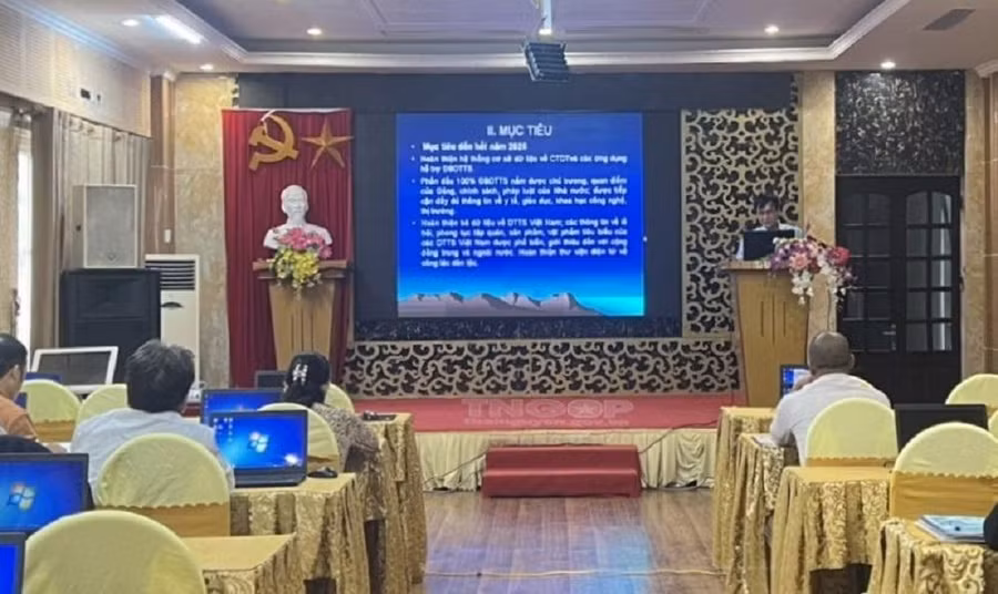 Tập huấn nâng cao nhận thức về ứng dụng CNTT cho đồng bào dân tộc thiểu số.