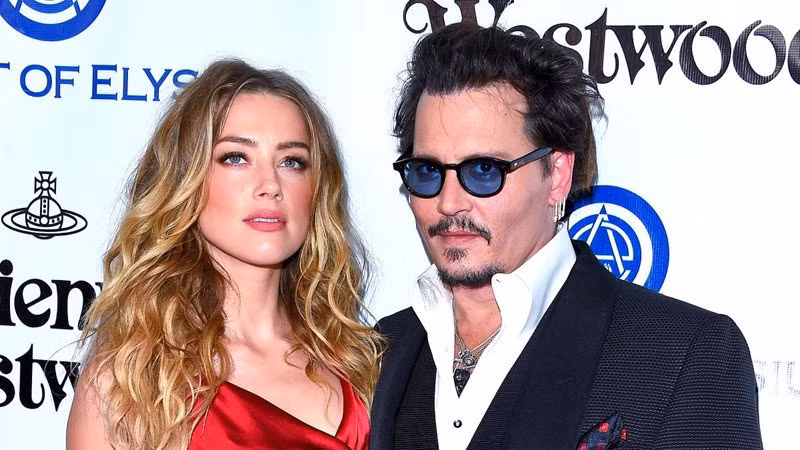 Amber Heard và Johnny Depp thuở còn mặn nồng (ảnh: lag.vn).