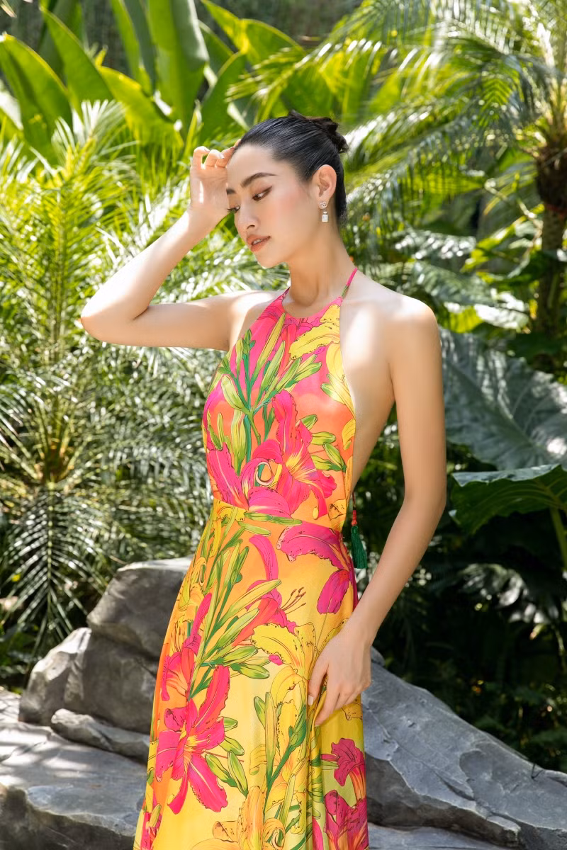 Không chỉ hoạt động mạnh mẽ trong lĩnh vực giải trí, Hoa hậu Lương Thuỳ Linh với vốn tri thức sâu sắc của mình còn được đảm nhận nhiều vai trò quan trọng như giám khảo Miss World Vietnam 2022 hay huấn luyện viên của cuộc thi tìm kiếm người mẫu.