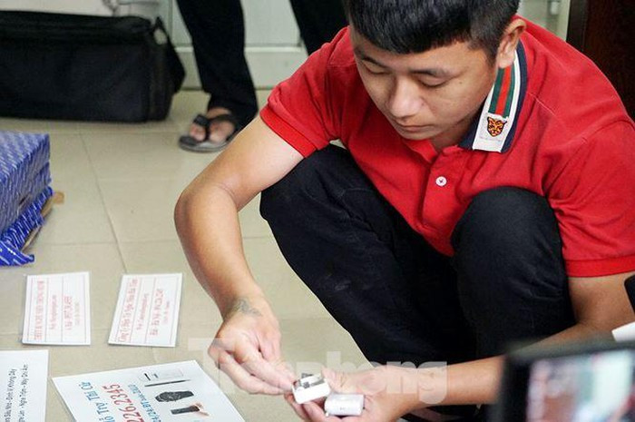 Bắt đường dây cung cấp tai nghe siêu nhỏ phục vụ gian lận thi cử ảnh 5 Bắt đường dây cung cấp tai nghe siêu nhỏ phục vụ gian lận thi cử ảnh 5