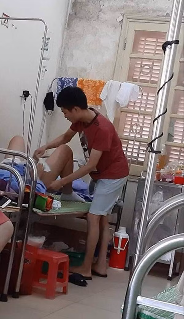 chong cham vo de thanh thao khien me vo chi biet ngoi nhin, chi em duoc dip "ghen do mat" - 1