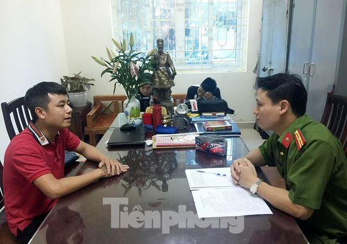 Bắt đường dây cung cấp tai nghe siêu nhỏ phục vụ gian lận thi cử ảnh 1 Bắt đường dây cung cấp tai nghe siêu nhỏ phục vụ gian lận thi cử ảnh 1