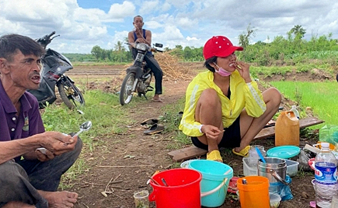 HHen Niê lội ruộng làm đồng - 2