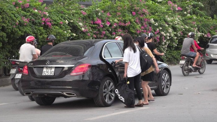 Bát nháo dừng đỗ, đón trả khách quanh bến xe Mỹ Đình ảnh 3 Bát nháo dừng đỗ, đón trả khách quanh bến xe Mỹ Đình ảnh 3