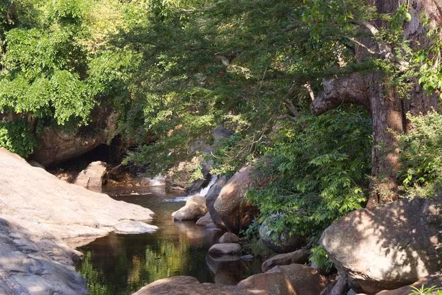 Ngôi làng thần bí và kỳ lạ câu chuyện người dân không dám đi giày dép - 4