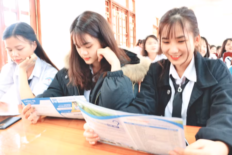 Trường ĐH Nông Lâm (ĐH Thái Nguyên) truyền thông về các hoạt động của nhà trường đến HS các trường phổ thông trên địa bàn. Ảnh: Trường ĐH Nông Lâm (ĐH Thái Nguyên)