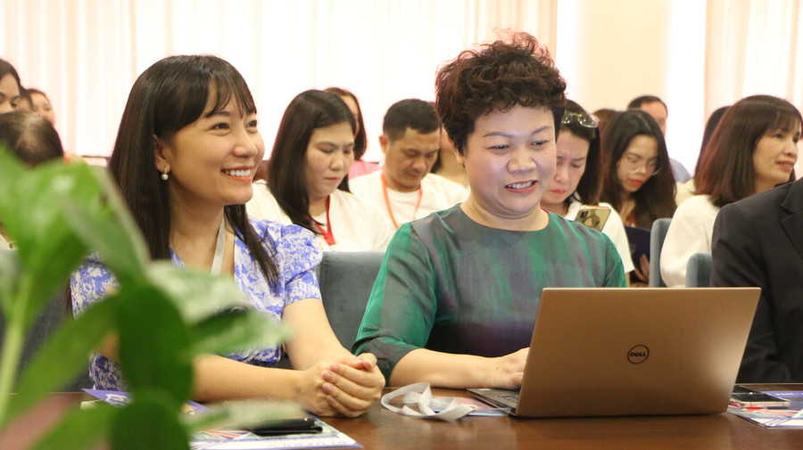 Hội thảo “Thắp lửa cùng tiến lên” năm 2023 do Mạng lưới Quản lý giáo dục không biên giới - EdulightenUp tổ chức đã thu hút hơn 150 đại biểu tham gia. Hội thảo “Thắp lửa cùng tiến lên” năm 2023 do Mạng lưới Quản lý giáo dục không biên giới - EdulightenUp tổ chức đã thu hút hơn 150 đại biểu tham gia.
