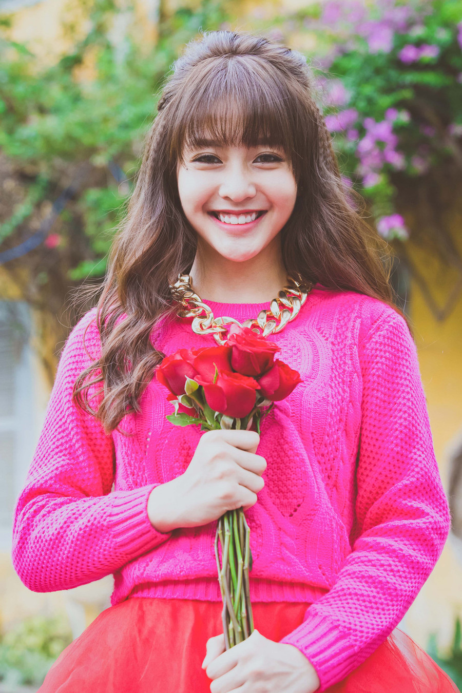 Khả Ngân cũng là một trong những hot girl đình đám của showbiz bỏ ngang việc học.