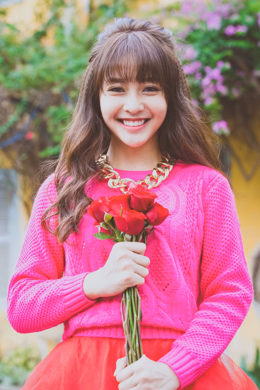 Khả Ngân cũng là một trong những hot girl đình đám của showbiz bỏ ngang việc học.